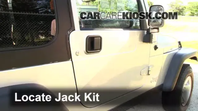 2004 Jeep Wrangler Rubicon 4.0L 6 Cyl. Pneus et roues Changer un pneu crevé